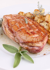 magret de canard et pomme de terre