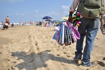 Venditore ambulante in spiaggia