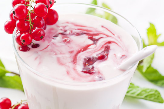 「Fruchtjogurt」の画像 - 154 件の Stock 写真、ベクターおよびビデオ | Adobe Stock