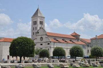 Fototapeta na wymiar Forum Romanum i Bazylika Mariacka w Zadarze