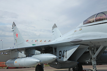 Fototapeta na wymiar Uzbrojenie tego samolotu wojskowego