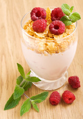 Raspberry yogurt with flakes
