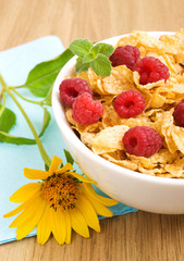 Corn flakes with raspberries