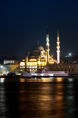 Fototapeta na wymiar New Mosque, Yeni Camii, at twilight
