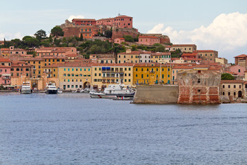 Fototapeta na wymiar Hafen von Portoferraio, Insel Elba