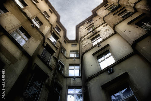 "Hinterhof" Stockfotos und lizenzfreie Bilder auf Fotolia.com - Bild