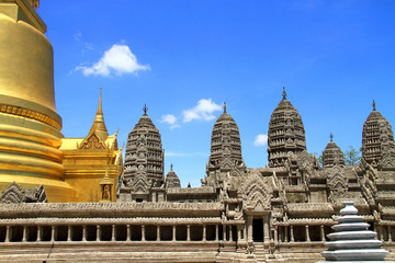 Fototapeta premium gold and brick pagoda