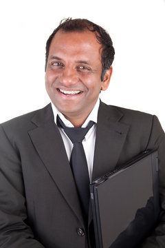 Indischer Mann mit Computer