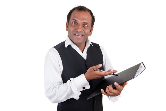 Gesch&auml;ftsmann mit Stift und Aktenordner