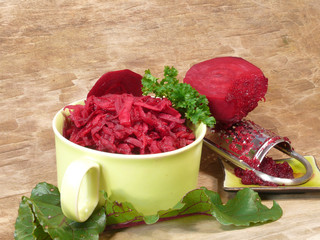 Rote Rübensalat (Rohkost)