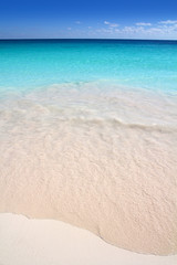 Fototapeta na wymiar Morze Karaibskie turkus biały piasek plaży