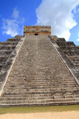 Fototapeta na wymiar Kukulcan Majów Chichen Itza w Meksyku piramidy