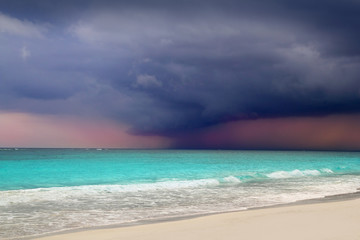 Fototapeta na wymiar huragan tropikalny sztorm początek Karaiby morze