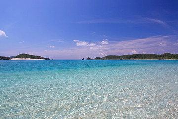 美しい沖縄の青い海
