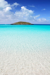 Fototapeta na wymiar Formentera plaży Illetas, piasek, biały, woda, turkus,