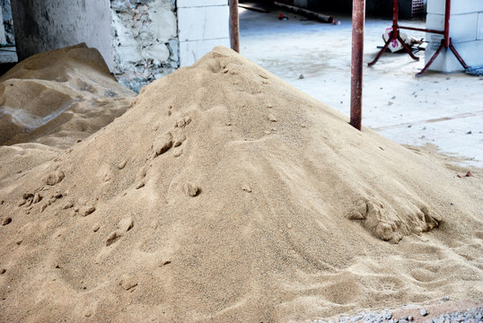 carico di sabbia nel cantiere edile