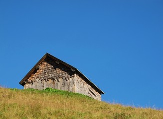 Obraz premium Alter Stall in den Glarner Alpen