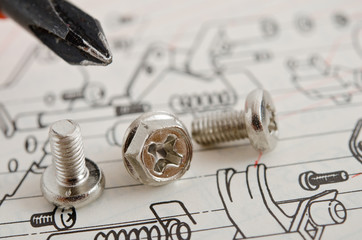 Schrauben und Schraubendreher auf technischer Zeichnung