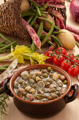 Ambientazione di minestrone di verdure