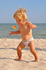 free child without a pacifier