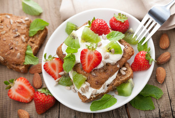 bread with cottage cheese and berries