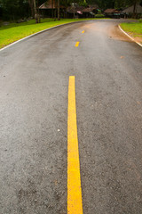 Obraz premium A wet road