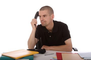 homme démotivé au bureau
