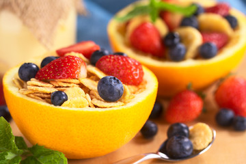 Corn flakes with fresh strawberries and blueberries