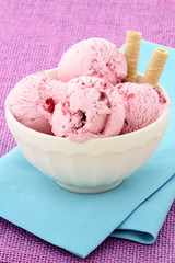 delicious berries ice cream