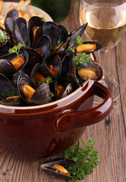 Moules Et Vin Blanc