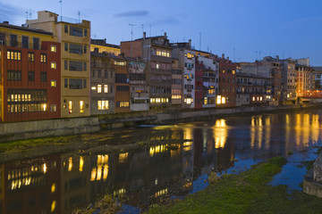 Fototapeta na wymiar Girona in twilight
