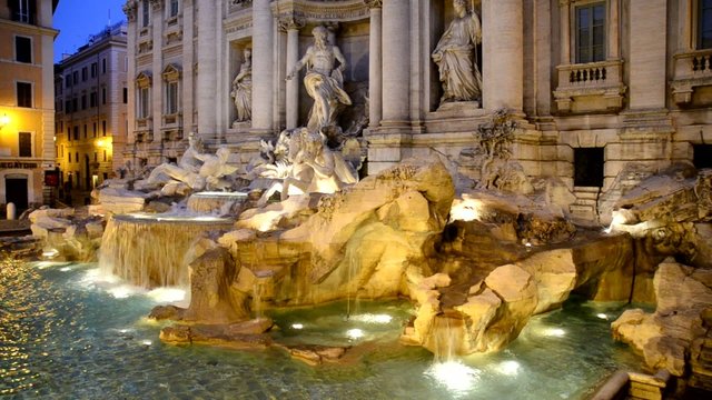 Fontana di Trevi all'alba, Roma