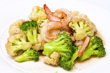 Broccoli stir-fried with cauliflower and shrimp