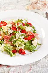 Salad with strawberries