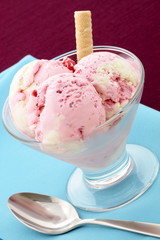 stawberry and vanilla ice cream