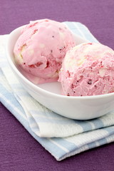 stawberry and vanilla ice cream