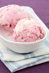 stawberry and vanilla ice cream