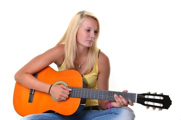 fille avec guitare