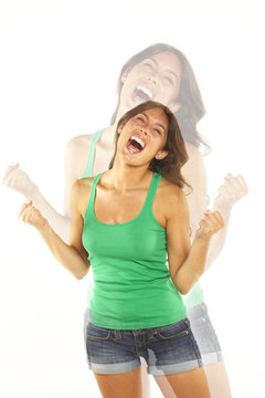 mujer gritando por una victoria o un exito