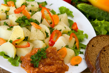 Boiled potatoes with vegetables