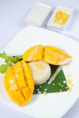 Thai's dessert Mango sticky rice with coconut milk