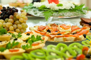 Smoked salmon and cream cheese on white bread