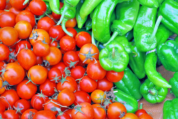 Xiamen_Street market tomatoes and green peppers.
