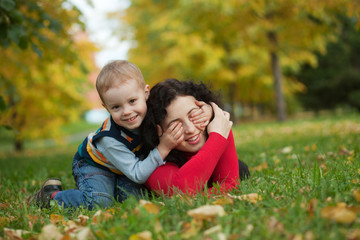 Fototapeta premium son closes his eyes Mom