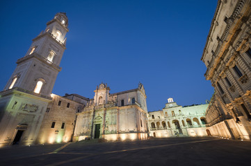 Fototapeta na wymiar Lecce (Puglia, Włochy): główny plac na wieczór (styl barokowy