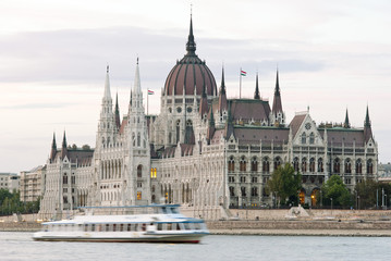 Fototapeta premium Hungarian parliament at twilight
