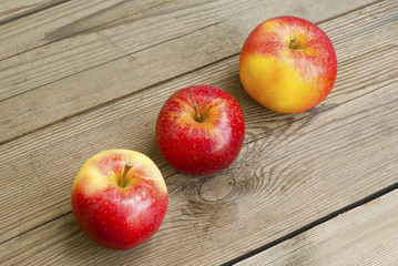 apples on wooden table