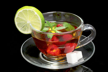 black tea, raspberry, lime and mint in cup