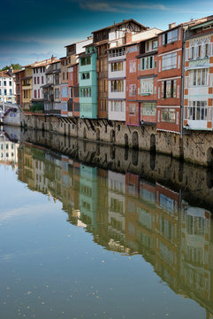 Les maisons sur l'Ago&ucirc;t &agrave; Castres