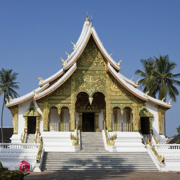 tempio dorato a luang prabang in laos